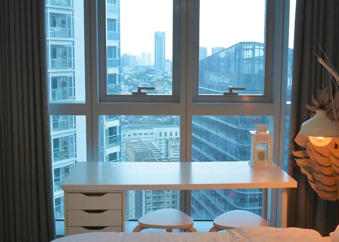 Muji Style 2br With Free Parking Bgc Apartment *
