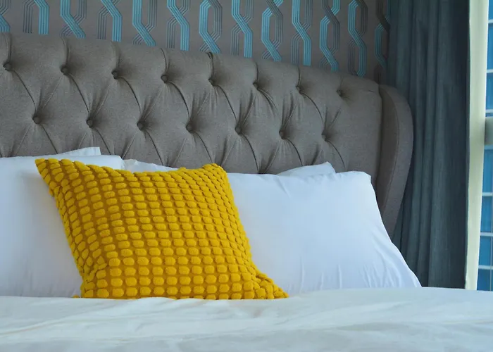 Muji Style 2br With Free Parking Bgc Manila