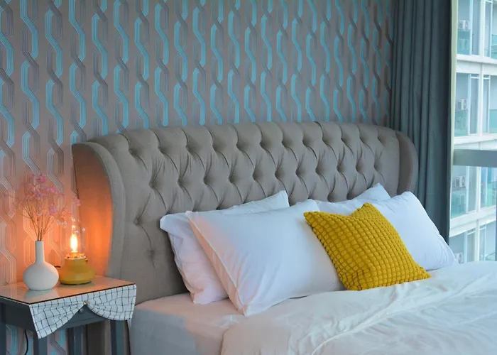 Muji Style 2br With Free Parking Bgc