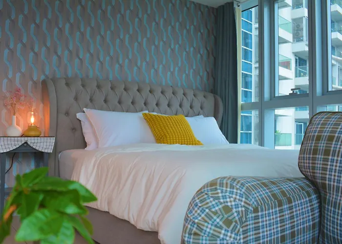 Apartment Muji Style 2br With Free Parking Bgc *